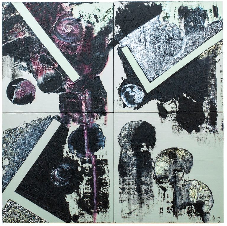 ABSTRACT QUAD IN GREY