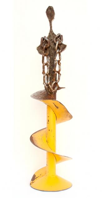 Chain Necklacend Yellow Skirt