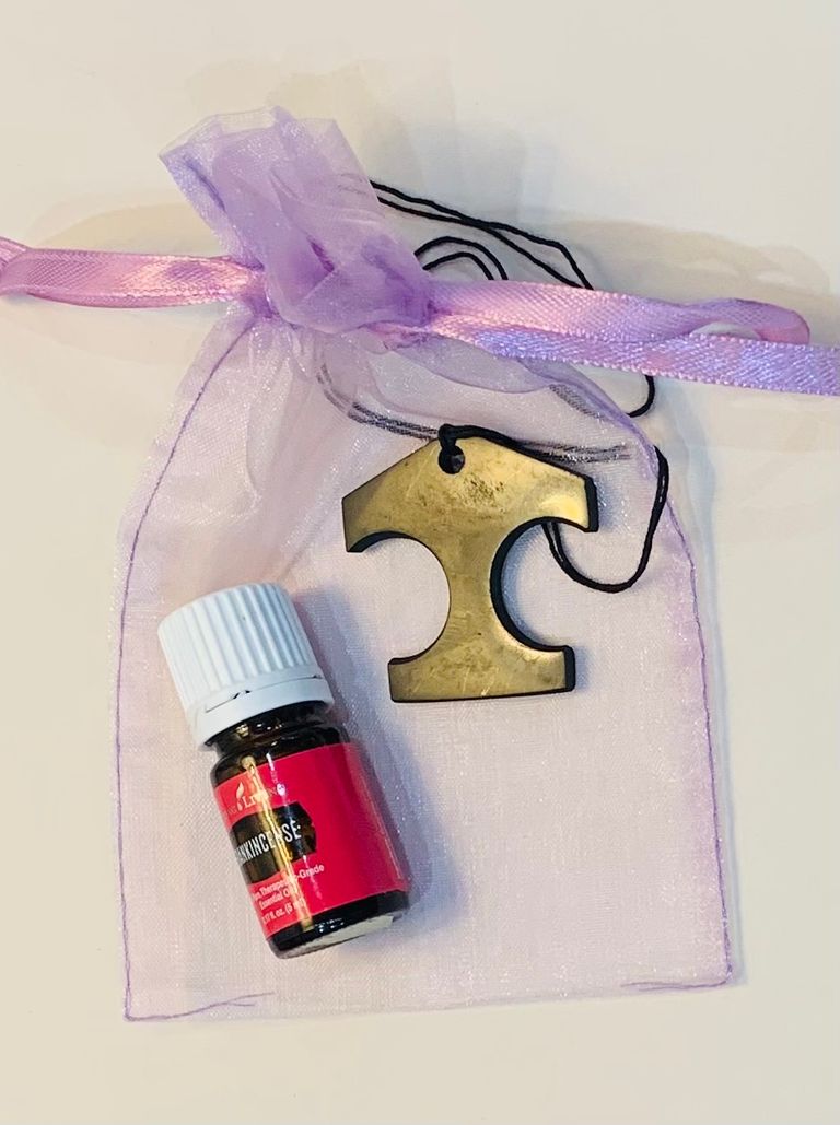 6th Chakra Balancing set - Frankinsence essential oil and energy protecting Shungite pendant