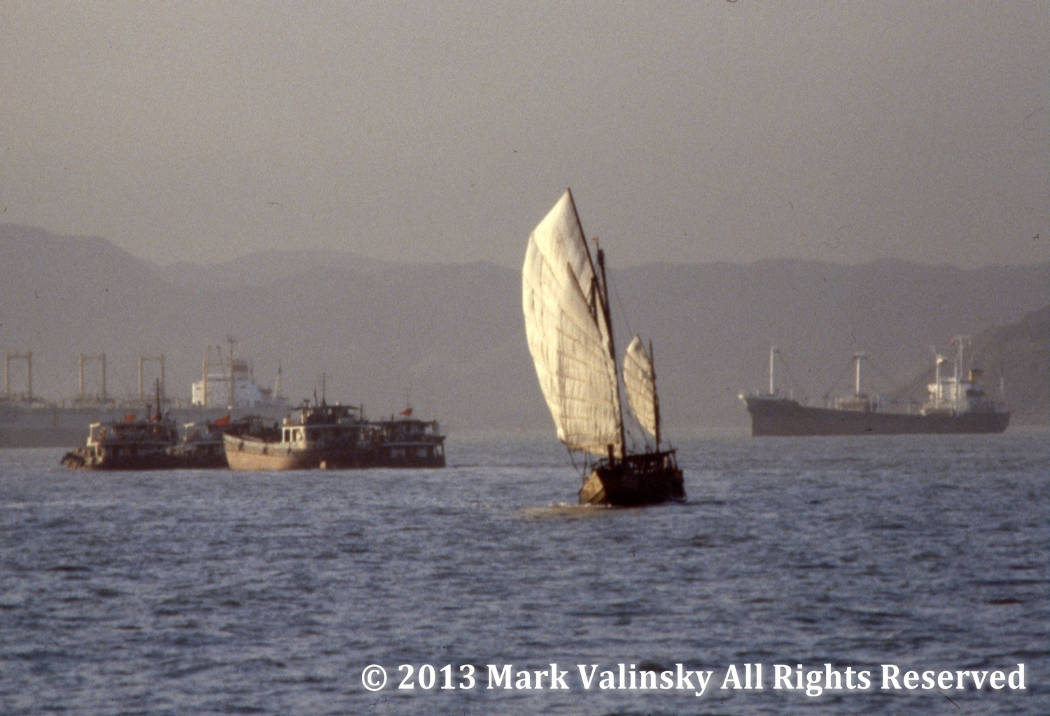 JUNK IN HONG KONG HARBOR