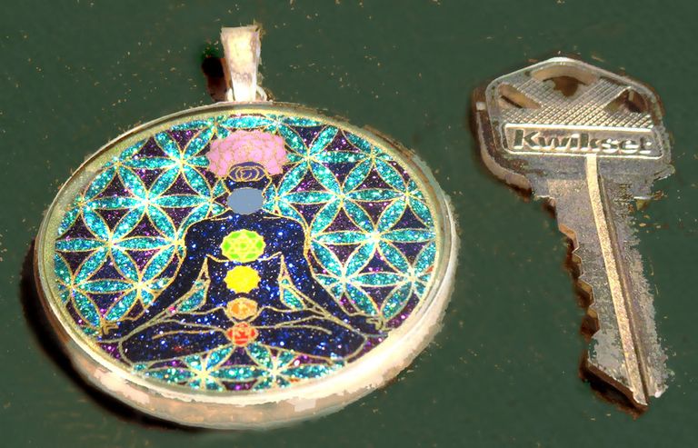 CHAKRAMAN in the FLOWER of LIFE handlaid crystaline glass pendant NEW